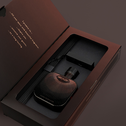 Premium-Kartonage mit UV-Lackierung und Inlay