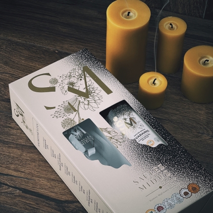 SAULĖS MIDUS gift box with corrugated insert securely holding the bottle and glass, adding a sense of luxury and protection.